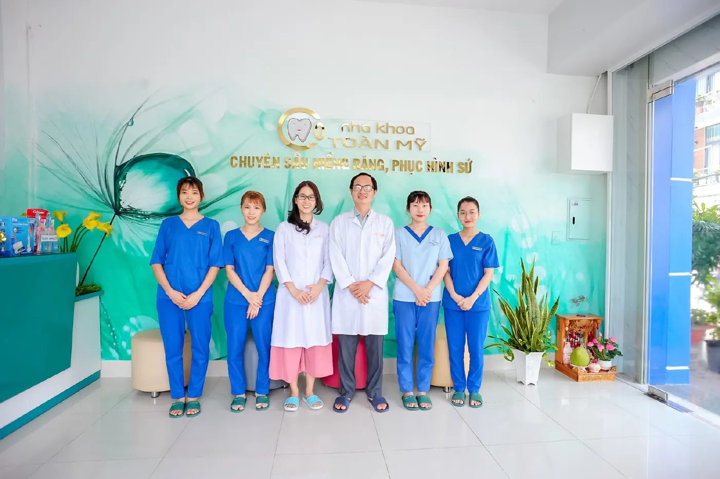 Đội ngũ bác sĩ và nhân viên phòng khám tại Nha khoa Toàn Mỹ Cao Lãnh